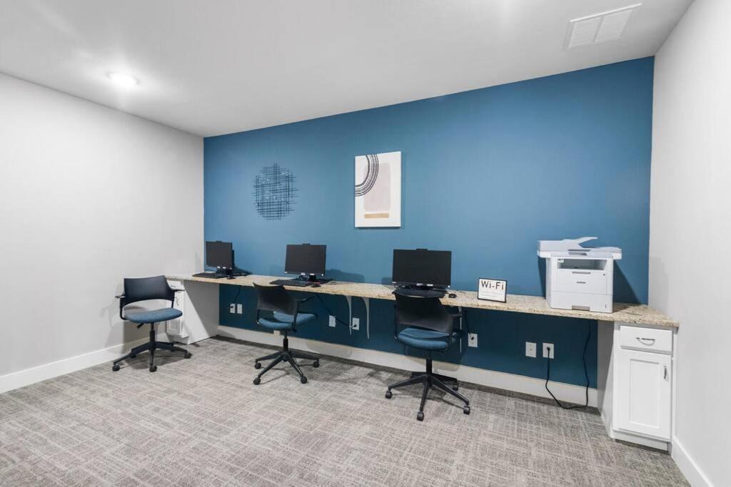 Elegant 1Br/1Ba Condo With Pool, Gym And Laundry Melbourne Exterior photo